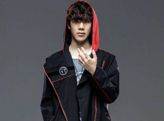 BLG祝ELK23岁生日快乐：愿你行路一往无前，无需轻舟，自越万山